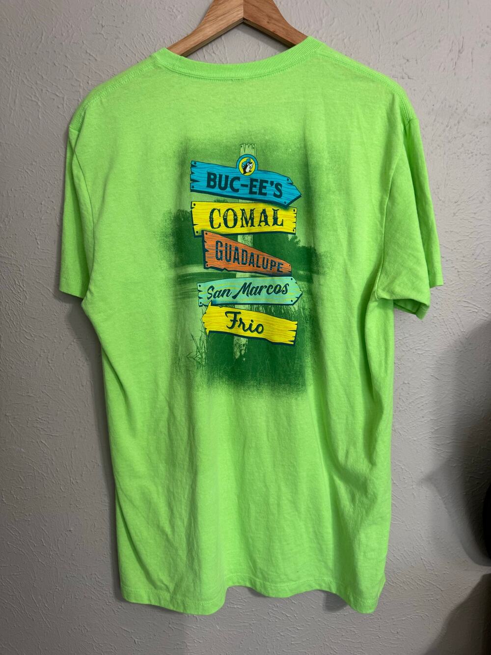 Buc-ee's Hill Country Texas River Tour Tee Size Large